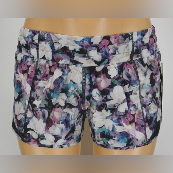 Size 4 LULULEMON Hotty Hot 2.5" Short Utopia Multi Deep Phantom brief lined - Picture 1 of 7